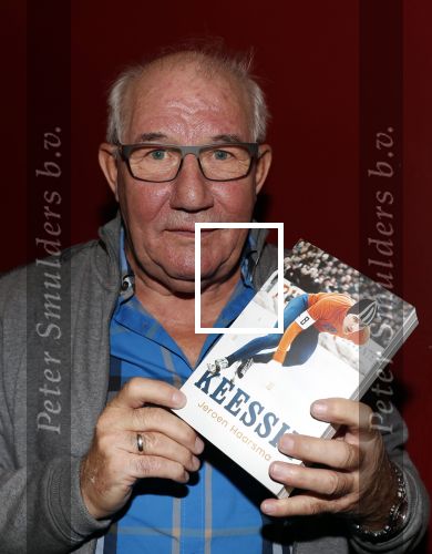 Puttershoek 8 december 2018
Presentatie boek Kees Verkerk. Ard Schenk en zijn vrouw krijgen allebei het eerste boek overhandigd.