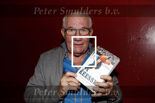 Puttershoek 8 december 2018
Presentatie boek Kees Verkerk. Ard Schenk en zijn vrouw krijgen allebei het eerste boek overhandigd.