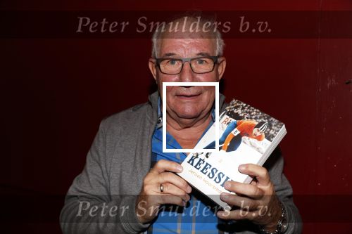Puttershoek 8 december 2018
Presentatie boek Kees Verkerk. Ard Schenk en zijn vrouw krijgen allebei het eerste boek overhandigd.