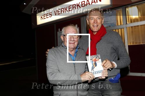 Puttershoek 8 december 2018
Presentatie boek Kees Verkerk. Ard Schenk en zijn vrouw krijgen allebei het eerste boek overhandigd.