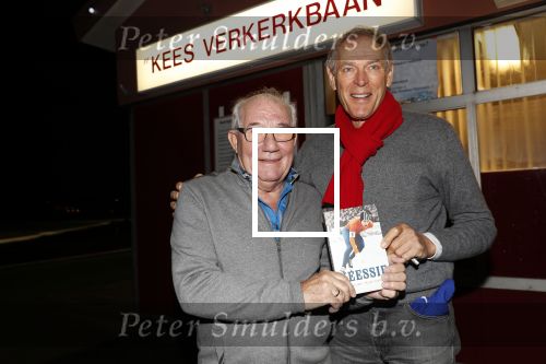 Puttershoek 8 december 2018
Presentatie boek Kees Verkerk. Ard Schenk en zijn vrouw krijgen allebei het eerste boek overhandigd.