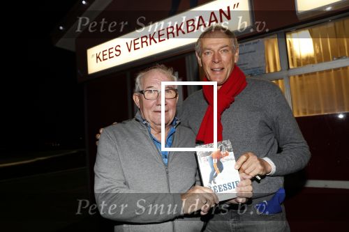 Puttershoek 8 december 2018
Presentatie boek Kees Verkerk. Ard Schenk en zijn vrouw krijgen allebei het eerste boek overhandigd.