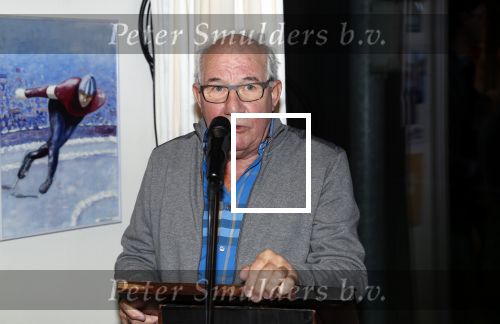 Puttershoek 8 december 2018
Presentatie boek Kees Verkerk. Ard Schenk en zijn vrouw krijgen allebei het eerste boek overhandigd.