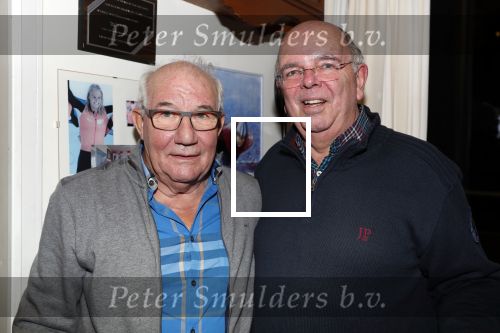 Puttershoek 8 december 2018
Presentatie boek Kees Verkerk. Ard Schenk en zijn vrouw krijgen allebei het eerste boek overhandigd.
