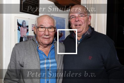 Puttershoek 8 december 2018
Presentatie boek Kees Verkerk. Ard Schenk en zijn vrouw krijgen allebei het eerste boek overhandigd.