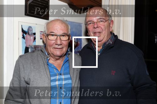 Puttershoek 8 december 2018
Presentatie boek Kees Verkerk. Ard Schenk en zijn vrouw krijgen allebei het eerste boek overhandigd.