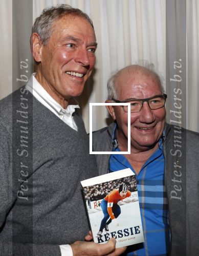 Puttershoek 8 december 2018
Presentatie boek Kees Verkerk. Ard Schenk en zijn vrouw krijgen allebei het eerste boek overhandigd.