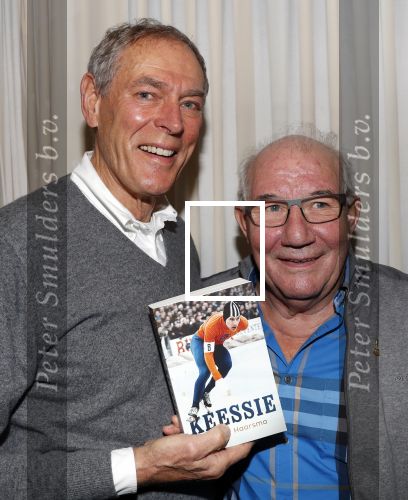 Puttershoek 8 december 2018
Presentatie boek Kees Verkerk. Ard Schenk en zijn vrouw krijgen allebei het eerste boek overhandigd.