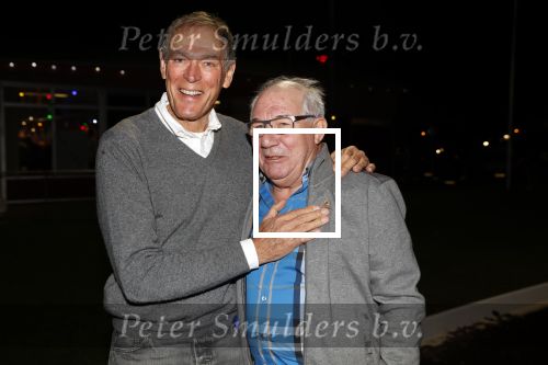 Puttershoek 8 december 2018
Presentatie boek Kees Verkerk. Ard Schenk en zijn vrouw krijgen allebei het eerste boek overhandigd.