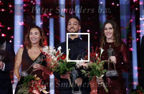 Amsterdam 19 december 2018
Sportman van het jaar verkiezing in afas live. Kjeld Nuis met Sportvrouw van het Jaar 2018 Suzanne Schulting, gehandicapte sporter van het Jaar 2018 Bibian Mentel en de coaches van het Jaar 2018 Jac Orie en Raemon Sluijter De baanwielrenners werden ploeg van het jaar, Marianne Timmer kreeg een ouvre prijs en Rico Verhoeven werd door de Zapp kijkers gekozen tot meest populaire sporter.