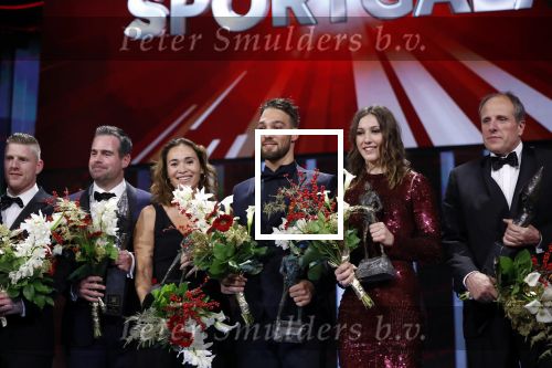 Amsterdam 19 december 2018
Sportman van het jaar verkiezing in afas live. Kjeld Nuis met Sportvrouw van het Jaar 2018 Suzanne Schulting, gehandicapte sporter van het Jaar 2018 Bibian Mentel en de coaches van het Jaar 2018 Jac Orie en Raemon Sluijter De baanwielrenners werden ploeg van het jaar, Marianne Timmer kreeg een ouvre prijs en Rico Verhoeven werd door de Zapp kijkers gekozen tot meest populaire sporter.