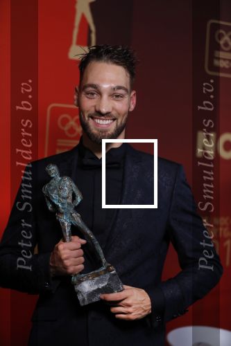 Amsterdam 19 december 2018
Sportman van het jaar verkiezing in afas live. Kjeld Nuis met Sportvrouw van het Jaar 2018 Suzanne Schulting, gehandicapte sporter van het Jaar 2018 Bibian Mentel en de coaches van het Jaar 2018 Jac Orie en Raemon Sluijter De baanwielrenners werden ploeg van het jaar, Marianne Timmer kreeg een ouvre prijs en Rico Verhoeven werd door de Zapp kijkers gekozen tot meest populaire sporter.