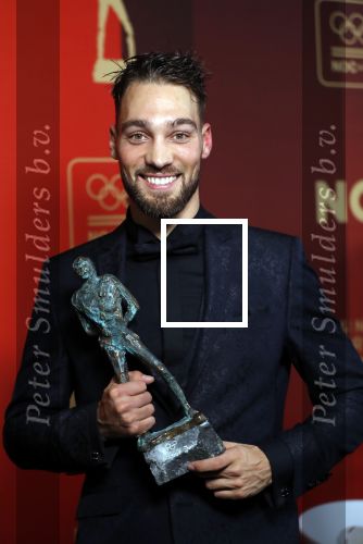 Amsterdam 19 december 2018
Sportman van het jaar verkiezing in afas live. Kjeld Nuis met Sportvrouw van het Jaar 2018 Suzanne Schulting, gehandicapte sporter van het Jaar 2018 Bibian Mentel en de coaches van het Jaar 2018 Jac Orie en Raemon Sluijter De baanwielrenners werden ploeg van het jaar, Marianne Timmer kreeg een ouvre prijs en Rico Verhoeven werd door de Zapp kijkers gekozen tot meest populaire sporter.