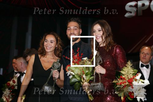 Amsterdam 19 december 2018
Sportman van het jaar verkiezing in afas live. Kjeld Nuis met Sportvrouw van het Jaar 2018 Suzanne Schulting, gehandicapte sporter van het Jaar 2018 Bibian Mentel en de coaches van het Jaar 2018 Jac Orie en Raemon Sluijter De baanwielrenners werden ploeg van het jaar, Marianne Timmer kreeg een ouvre prijs en Rico Verhoeven werd door de Zapp kijkers gekozen tot meest populaire sporter.