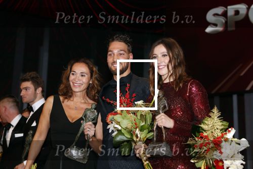 Amsterdam 19 december 2018
Sportman van het jaar verkiezing in afas live. Kjeld Nuis met Sportvrouw van het Jaar 2018 Suzanne Schulting, gehandicapte sporter van het Jaar 2018 Bibian Mentel en de coaches van het Jaar 2018 Jac Orie en Raemon Sluijter De baanwielrenners werden ploeg van het jaar, Marianne Timmer kreeg een ouvre prijs en Rico Verhoeven werd door de Zapp kijkers gekozen tot meest populaire sporter.