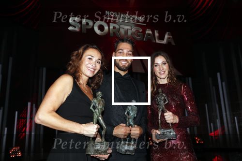 Amsterdam 19 december 2018
Sportman van het jaar verkiezing in afas live. Kjeld Nuis met Sportvrouw van het Jaar 2018 Suzanne Schulting, gehandicapte sporter van het Jaar 2018 Bibian Mentel en de coaches van het Jaar 2018 Jac Orie en Raemon Sluijter De baanwielrenners werden ploeg van het jaar, Marianne Timmer kreeg een ouvre prijs en Rico Verhoeven werd door de Zapp kijkers gekozen tot meest populaire sporter.