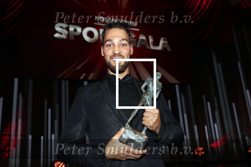Amsterdam 19 december 2018
Sportman van het jaar verkiezing in afas live. Kjeld Nuis met Sportvrouw van het Jaar 2018 Suzanne Schulting, gehandicapte sporter van het Jaar 2018 Bibian Mentel en de coaches van het Jaar 2018 Jac Orie en Raemon Sluijter De baanwielrenners werden ploeg van het jaar, Marianne Timmer kreeg een ouvre prijs en Rico Verhoeven werd door de Zapp kijkers gekozen tot meest populaire sporter.