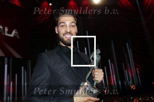 Amsterdam 19 december 2018
Sportman van het jaar verkiezing in afas live. Kjeld Nuis met Sportvrouw van het Jaar 2018 Suzanne Schulting, gehandicapte sporter van het Jaar 2018 Bibian Mentel en de coaches van het Jaar 2018 Jac Orie en Raemon Sluijter De baanwielrenners werden ploeg van het jaar, Marianne Timmer kreeg een ouvre prijs en Rico Verhoeven werd door de Zapp kijkers gekozen tot meest populaire sporter.