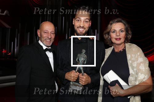 Amsterdam 19 december 2018
Sportman van het jaar verkiezing in afas live. Kjeld Nuis met Sportvrouw van het Jaar 2018 Suzanne Schulting, gehandicapte sporter van het Jaar 2018 Bibian Mentel en de coaches van het Jaar 2018 Jac Orie en Raemon Sluijter De baanwielrenners werden ploeg van het jaar, Marianne Timmer kreeg een ouvre prijs en Rico Verhoeven werd door de Zapp kijkers gekozen tot meest populaire sporter. Kjeld met zijn ouders