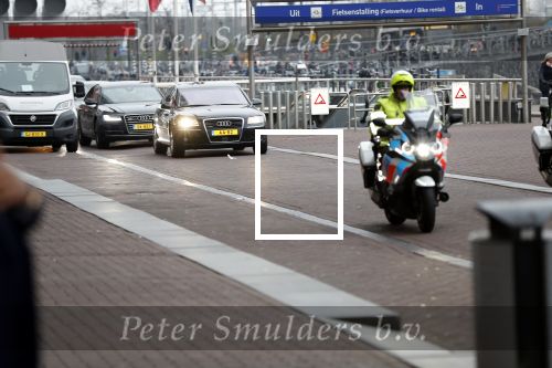 Amsterdam 26 november 2018
Koningin Maxima reikt in het Muziekgebouw aan t IJ de Prins Bernhard Cultuurfonds Prijs uit aan dirigent en componist Reinbert de Leeuw. auto Audi A8  Maxima