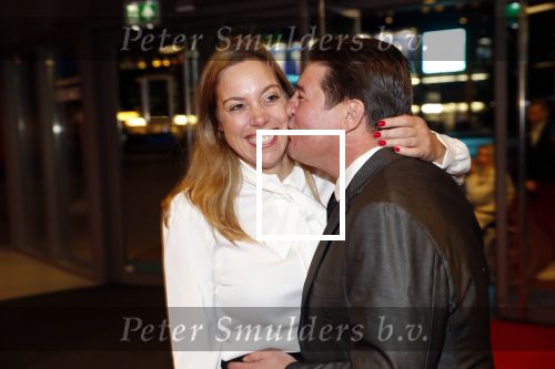 Amsterdam 11 december 2018
Martijn Krabbe met zijn verloofde Deborah Wietzes bij modeshow Nikkie Plessen