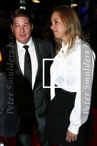 Amsterdam 11 december 2018
Martijn Krabbe met zijn verloofde Deborah Wietzes bij modeshow Nikkie Plessen