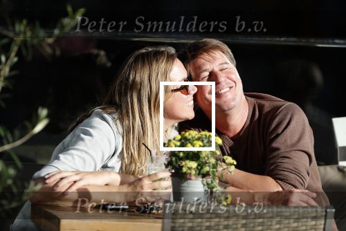 Amsterdam 13 oktober 2018
Martijn Krabbe verliefd en kussend op terras met zijn vriendin Deborah.