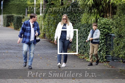 Amsterdam 25 augustus 2018
Martijn Krabbe gaat met zijn zoon achilles en zijn nieuwe vriendin Deborah Wietzes boodschappen doen.