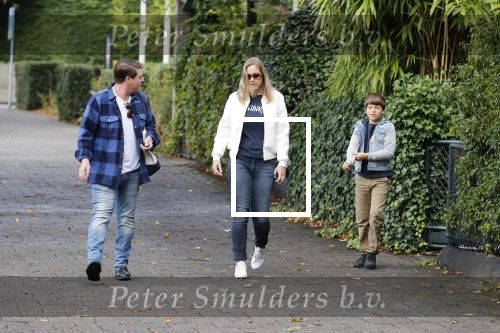 Amsterdam 25 augustus 2018
Martijn Krabbe gaat met zijn zoon achilles en zijn nieuwe vriendin Deborah Wietzes boodschappen doen.