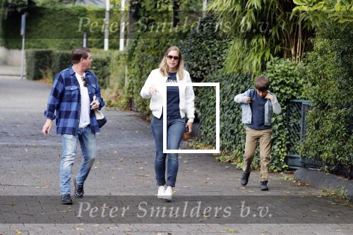 Amsterdam 25 augustus 2018
Martijn Krabbe gaat met zijn zoon achilles en zijn nieuwe vriendin Deborah Wietzes boodschappen doen.