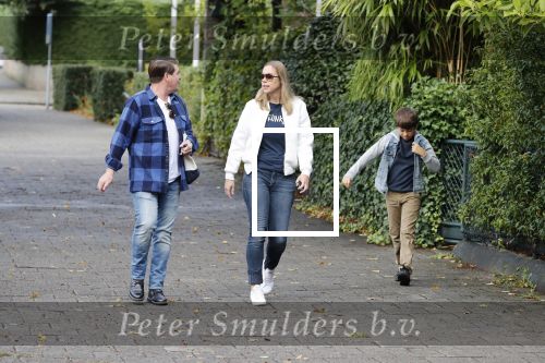 Amsterdam 25 augustus 2018
Martijn Krabbe gaat met zijn zoon achilles en zijn nieuwe vriendin Deborah Wietzes boodschappen doen.