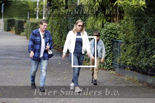 Amsterdam 25 augustus 2018
Martijn Krabbe gaat met zijn zoon achilles en zijn nieuwe vriendin Deborah Wietzes boodschappen doen.