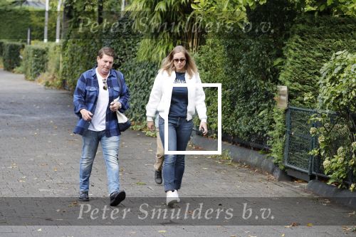 Amsterdam 25 augustus 2018
Martijn Krabbe gaat met zijn zoon achilles en zijn nieuwe vriendin Deborah Wietzes boodschappen doen.