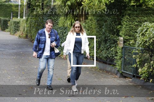 Amsterdam 25 augustus 2018
Martijn Krabbe gaat met zijn zoon achilles en zijn nieuwe vriendin Deborah Wietzes boodschappen doen.