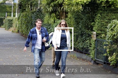 Amsterdam 25 augustus 2018
Martijn Krabbe gaat met zijn zoon achilles en zijn nieuwe vriendin Deborah Wietzes boodschappen doen.