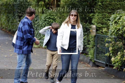 Amsterdam 25 augustus 2018
Martijn Krabbe gaat met zijn zoon achilles en zijn nieuwe vriendin Deborah Wietzes boodschappen doen.
