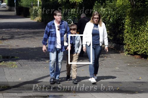 Amsterdam 25 augustus 2018
Martijn Krabbe gaat met zijn zoon achilles en zijn nieuwe vriendin Deborah Wietzes boodschappen doen.