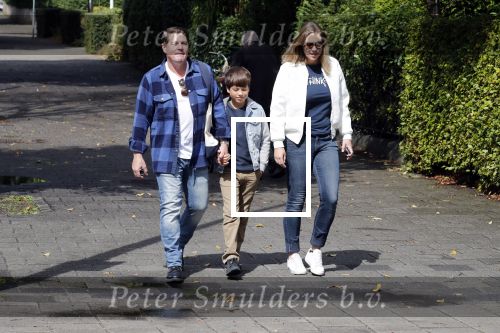 Amsterdam 25 augustus 2018
Martijn Krabbe gaat met zijn zoon achilles en zijn nieuwe vriendin Deborah Wietzes boodschappen doen.