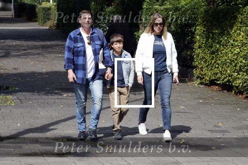 Amsterdam 25 augustus 2018
Martijn Krabbe gaat met zijn zoon achilles en zijn nieuwe vriendin Deborah Wietzes boodschappen doen.