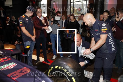 Amsterdam 13 november 2018
Presentatie TAG Heuer horloge van Max Verstappen in Hotel Arena. Robert Doornbos en Rob Kamphues doen de presentatie.