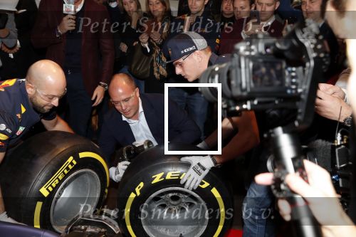 Amsterdam 13 november 2018
Presentatie TAG Heuer horloge van Max Verstappen in Hotel Arena. Robert Doornbos en Rob Kamphues doen de presentatie.