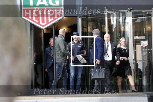 Amsterdam 13 november 2018
Presentatie TAG Heuer horloge van Max Verstappen in Hotel Arena. Robert Doornbos en Rob Kamphues doen de presentatie. Max met zijn manager Raymond Vermeulen