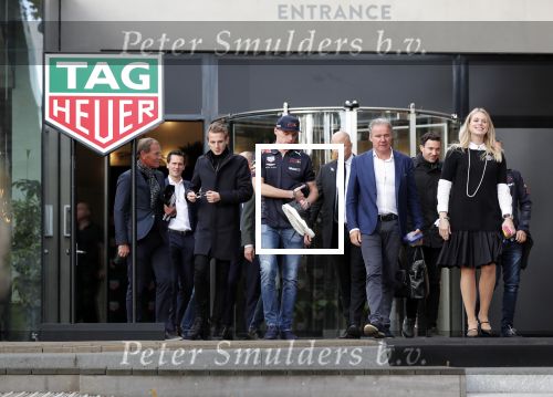 Amsterdam 13 november 2018
Presentatie TAG Heuer horloge van Max Verstappen in Hotel Arena. Robert Doornbos en Rob Kamphues doen de presentatie. Max met zijn manager Raymond Vermeulen