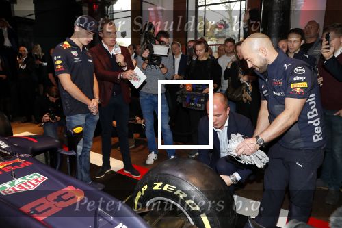 Amsterdam 13 november 2018
Presentatie TAG Heuer horloge van Max Verstappen in Hotel Arena. Robert Doornbos en Rob Kamphues doen de presentatie.