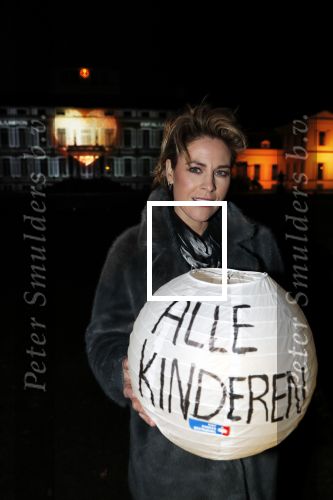 Soestdijk Baarn 6 december 2018
Kick off voor KWF aktie met lampionnen bij paleis Soestdijk . oa Wilfred Genee Coosje Smid Mirella v Markus Jeroen Snel en Andre v d Toorn doen mee.
