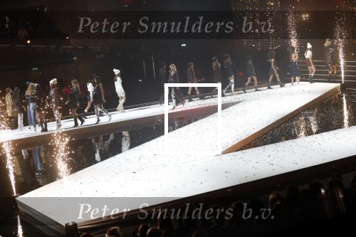 Amsterdam 11 december 2018
Modeshow en feest Nikkie Plessen met heel veel artiesten in AFAS live.