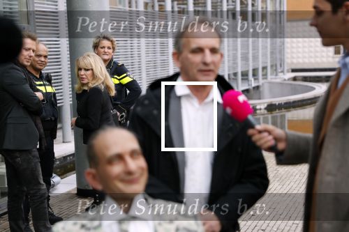 Den Bosch 30 november 2018
Rechtszaak tussen Johan Vlemmix en Patricia Paay. Johan kwam met een look a like pop ( in rolstoel) van zichzelf en Patricia kwam met haar man Robbert Hinfelaar naar de rechtbank in Den Bosch.