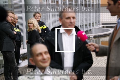 Den Bosch 30 november 2018
Rechtszaak tussen Johan Vlemmix en Patricia Paay. Johan kwam met een look a like pop ( in rolstoel) van zichzelf en Patricia kwam met haar man Robbert Hinfelaar naar de rechtbank in Den Bosch.