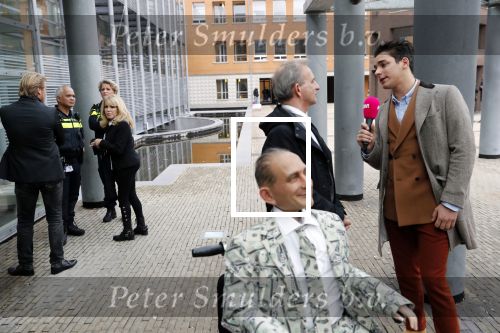 Den Bosch 30 november 2018
Rechtszaak tussen Johan Vlemmix en Patricia Paay. Johan kwam met een look a like pop ( in rolstoel) van zichzelf en Patricia kwam met haar man Robbert Hinfelaar naar de rechtbank in Den Bosch.