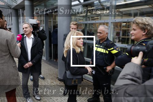 Den Bosch 30 november 2018
Rechtszaak tussen Johan Vlemmix en Patricia Paay. Johan kwam met een look a like pop ( in rolstoel) van zichzelf en Patricia kwam met haar man Robbert Hinfelaar naar de rechtbank in Den Bosch.